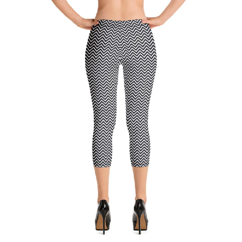White Black Chevron Capri Leggings, Chevron Print Best Casual Capris Tights For Women-Made in USA/EU/MX Trendy Seamless Sports Leggings