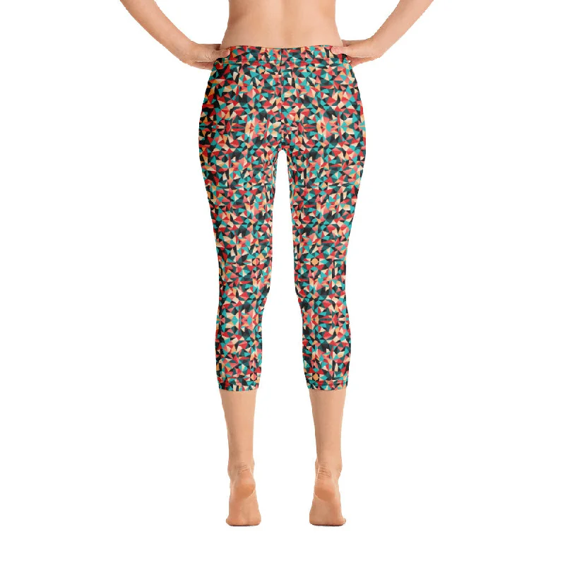 Colorful Red Geometric Capri Leggings, Designer Colorful Women's Leggings-Made in USA/EU/MX Fashionable High-Rise Workout Leggings