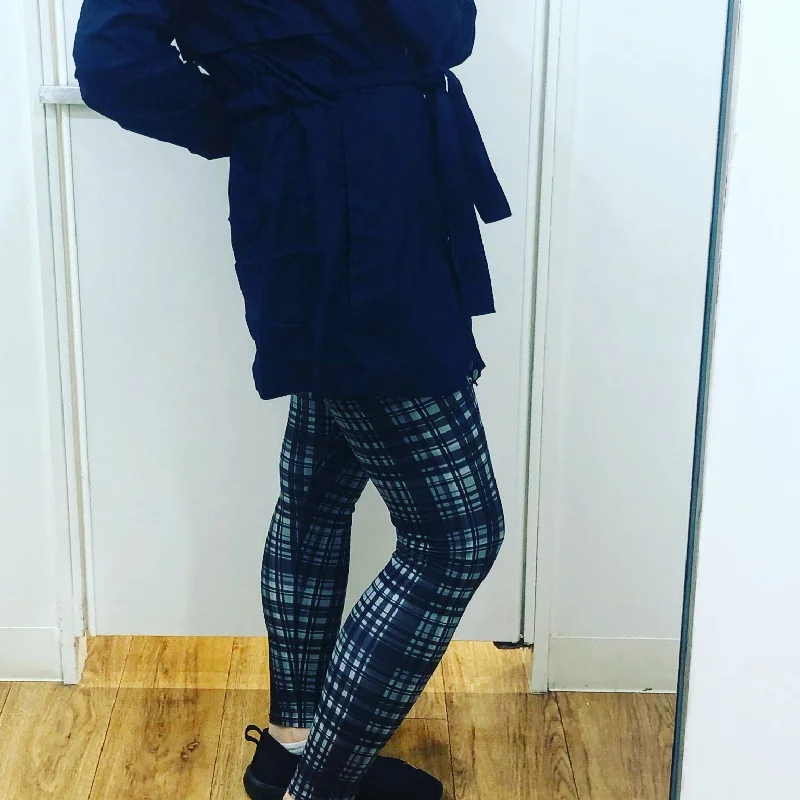 Black Grey Plaid Yoga Leggings, Scottish Tartan Printed Long Yoga Tights For Ladies-Made in USA/EU/MX Stylish Stretch-Waist Leggings