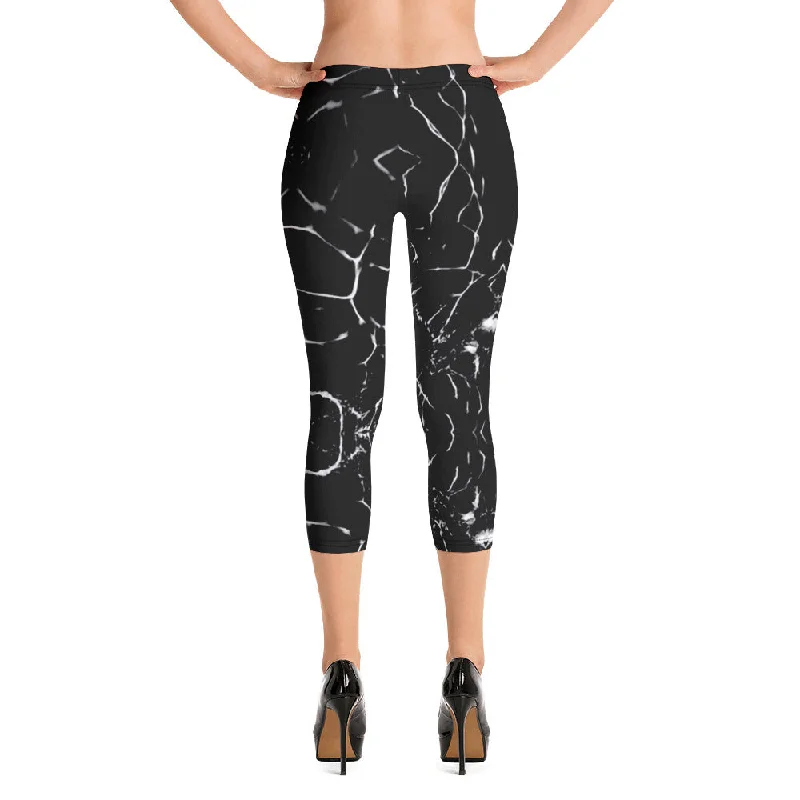 Black Marble Capri Leggings, Abstract Modern Best Women's Casual Tights-Made in EU/USA/MX Stylish Sweat-Proof Leggings