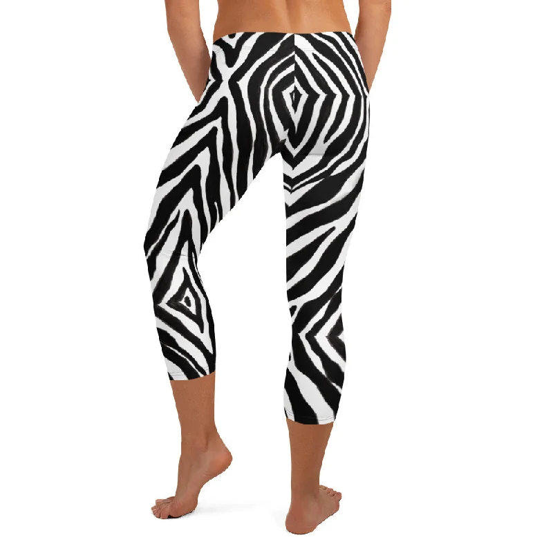Black Zebra Print Capri Leggings, Zebra Stripes Animal Print Best Casual Capris Tights For Women-Made in USA/EU/MX Chic Smooth Fit Leggings