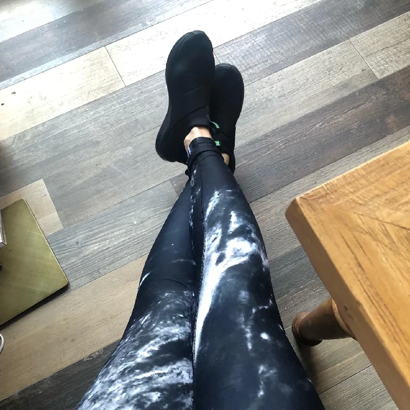 Black Abstract Marble Yoga Leggings, Grey White Black Marbled Print Women's Tights-Made in USA/EU Comfortable Full-Body Compression Leggings