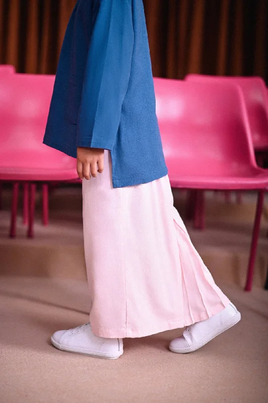 The Dulu Kita Fan Pleats Skirt - Pink flowy skirt hem