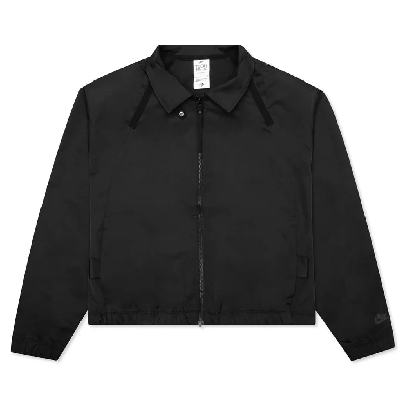 Sportswear Women's Tech Pack Jacket - Black Welt Pockets Slit Pockets Flap Pockets