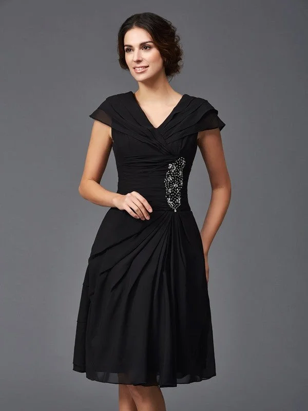 A-Line/Princess V-neck Beading Sleeveless Short Chiffon Mother of the Bride Dresses TPP0007288